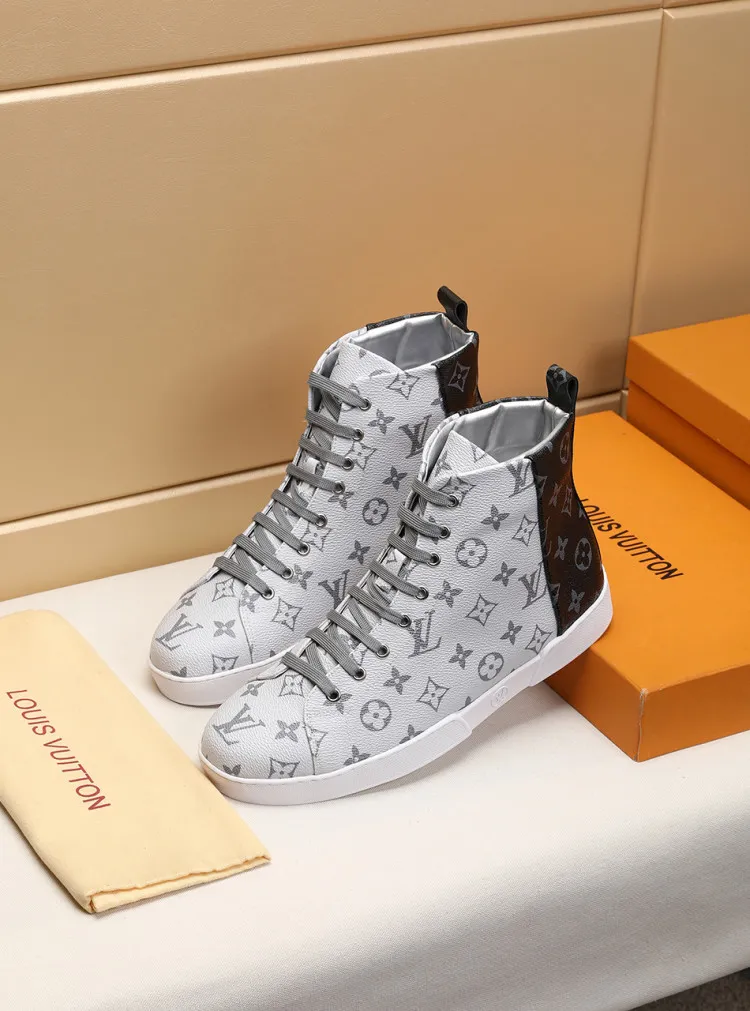 Factory price: 400💰【LV】Official website popular series 🇮🇹🇮🇹1:1 production, selected high-end imported imitation sheepskin lining sheepskin pads, matched with Louis Vuitton Monogram Ecli men's shoes 💰se canvas and pure white rubber soles, extremely simple design, perfect interpretation of the latest inspiration for shoes, classic and fashionable integration, 🔍🔍high quality, worthy of your possession. The bottom car thread will never be unglued. Sellers are welcome to sell as shown in the picture above. We can send one piece on behalf of you. Number of yards: 38-44 (45 yards can be customized)